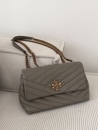 Tory Burch Schultertasche Kira in Grau
