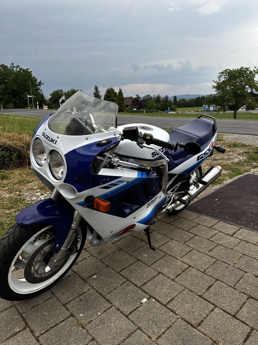 Suzuki Route: Suzuki Gsx-R 1100 – D'occasion à Uetikon am See par jen_ghx2