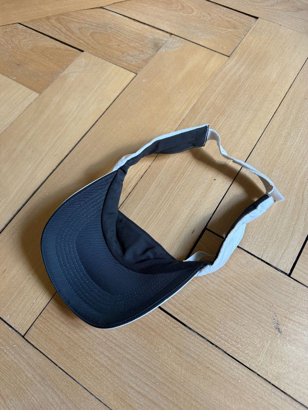 Nike Chapeaux, bonnets & casquettes: NIKE - Golf Visor Cap weiss – D'occasion à Zürich par Diazaio 1