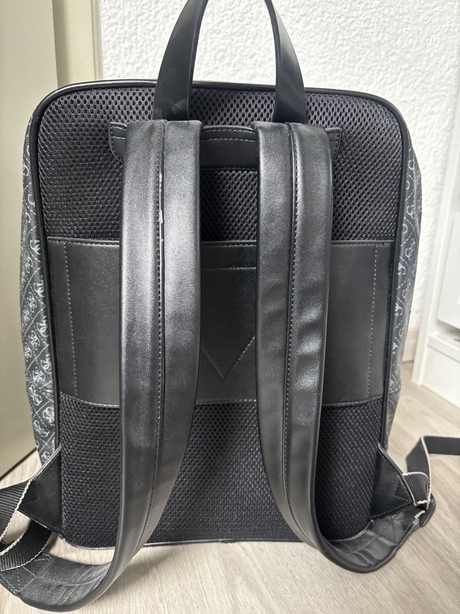 Guess Zaini: Sac à dos Guess Noir – Usato da Courtemaîche venduto da lau_j7b2 2