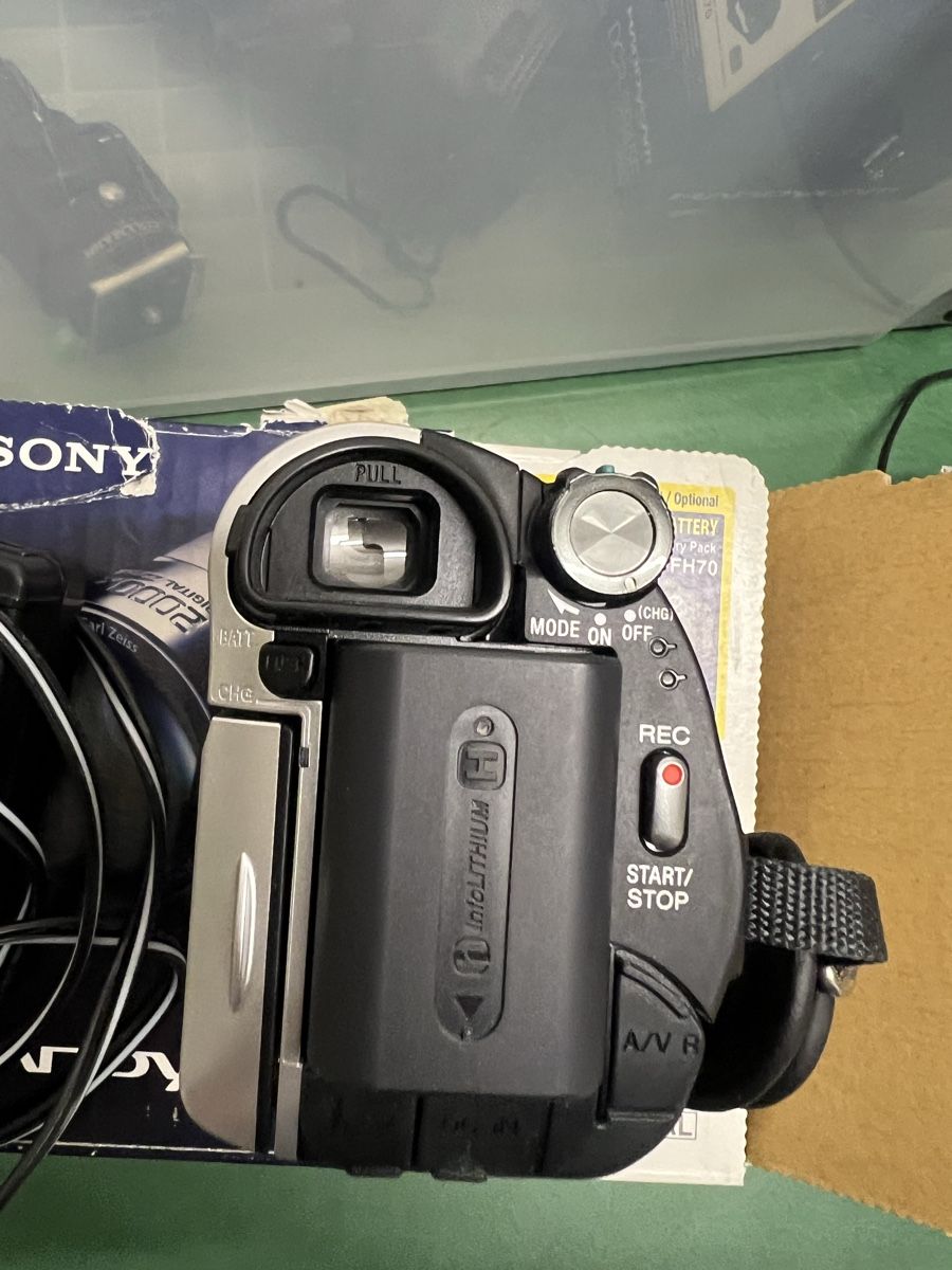 Sony Videocamere: Sony Handycam DCR-HC53 – Usato da Zürich venduto da jao_2bx7 5