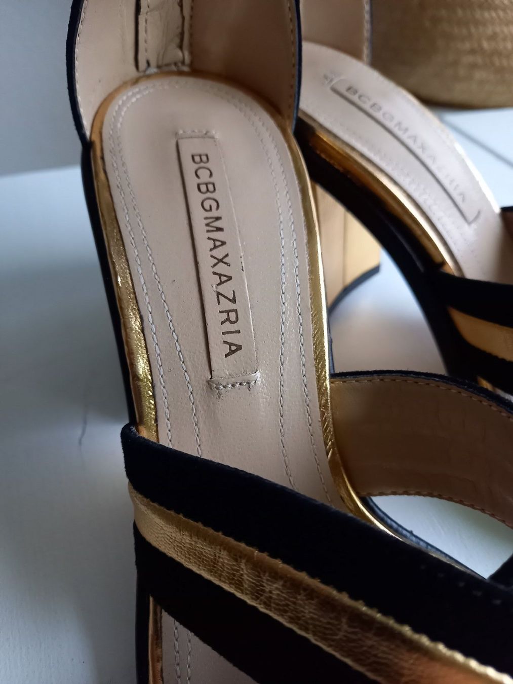Scarpe da donna: Stilettos BCBGMAXAZRIA schwarz/gold – Usato da Volketswil venduto da ronbons 4