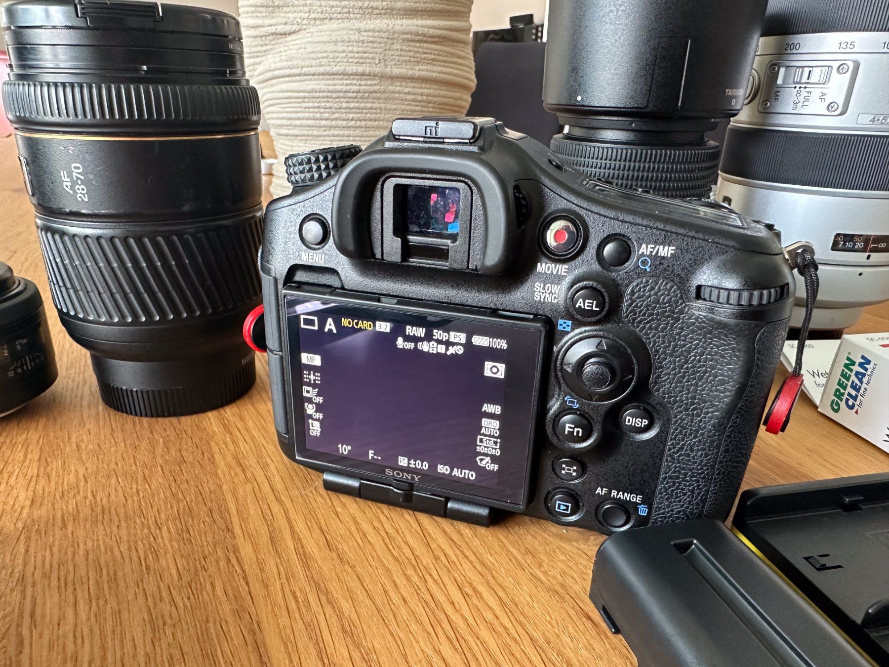 Sony Kamera: Sony Alpha 99 mit 4 Objektiven – Gebraucht aus Unterseen von domhad 1