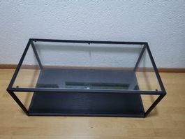 Couchtisch aus metal und kristal