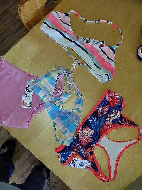 Costumi da bagno & Bikini: 3 Bikini Obert-und ein Unterteil gr. 164 – Usato da Ostermundigen venduto da deb1deb1