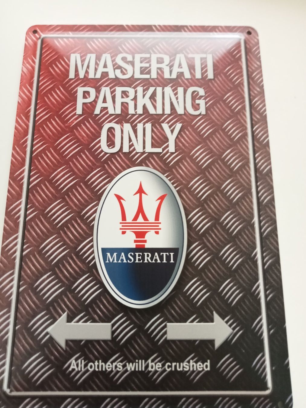 Maserati Insegne: Metallic Blechschild-MASERATI-PARKING ONLY – Nuovo e nell'imballaggio originale da Rupperswil venduto da big-one-sale