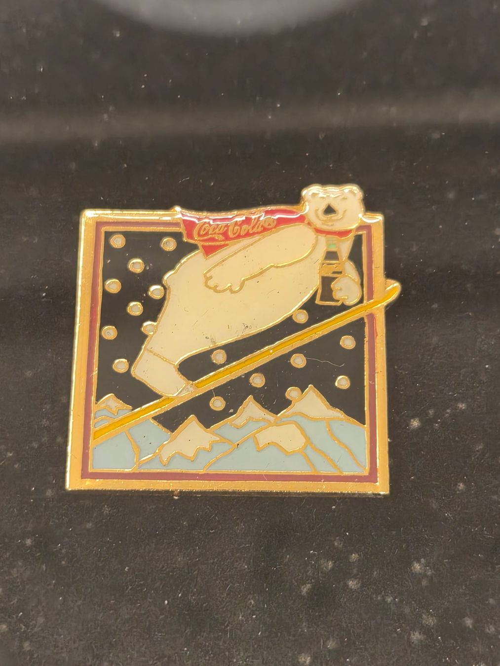 Coca-Cola Placchette & Badge: Pin Brosche Badge goldfarben, 10 Stk, Coca Cola – Nuovo (secondo la descrizione) da Pratteln venduto da Dollshop 3