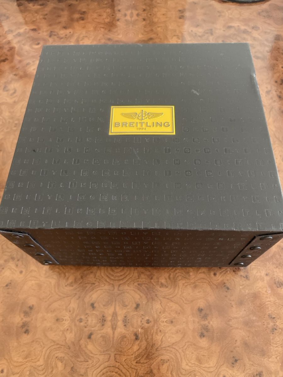 Breitling Uhren: Breitling Uhrenbox 44 mit papieren  – Gebraucht aus Biel/Bienne von robles