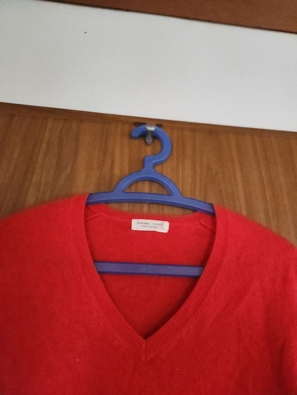 Maglioni & Felpe: Pull Monoprix Premium pur cachemire col V rouge taille M/L – Usato da Niedergösgen venduto da Eva2410 4