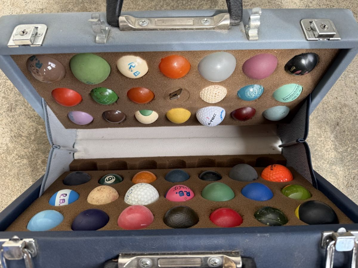 Spiele: Vintage Minigolf Koffer mit 39 Bällen  – Gebraucht aus Konolfingen von petzipetz