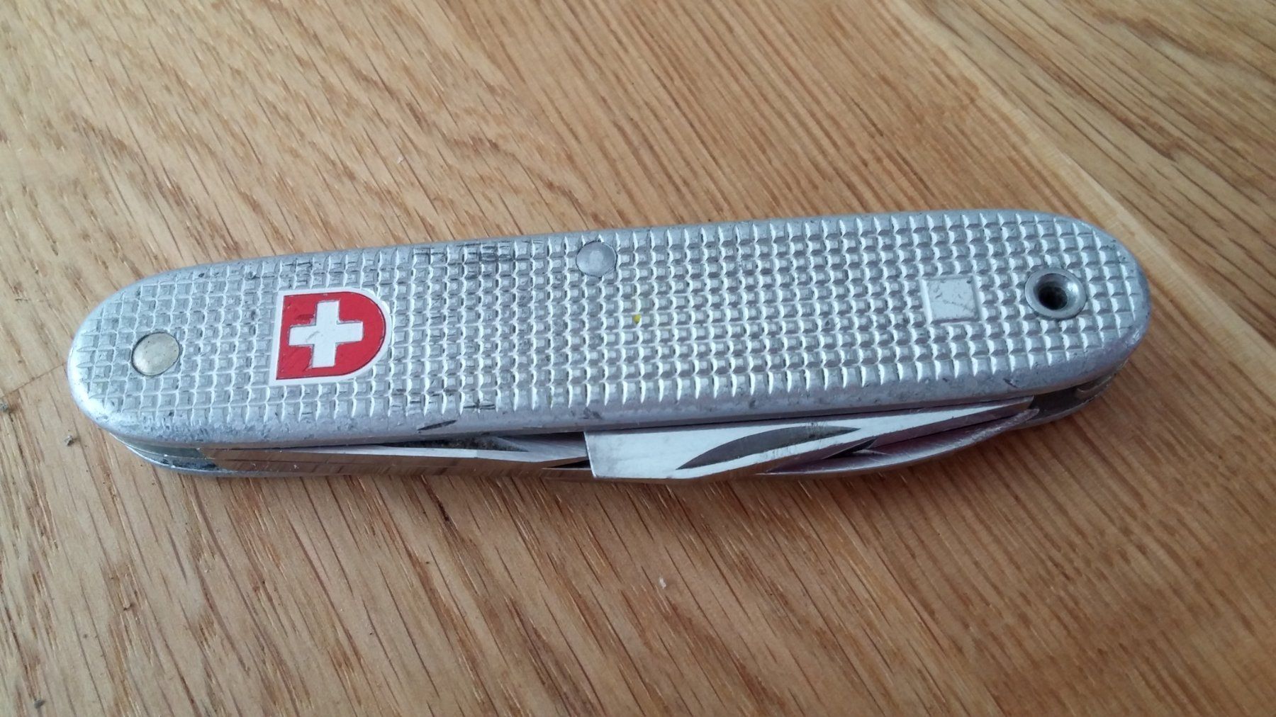 Victorinox Couteaux de poche: Schweizer Armee Sackmesser Victorinox 86 – D'occasion à Zürich par sendbad 6