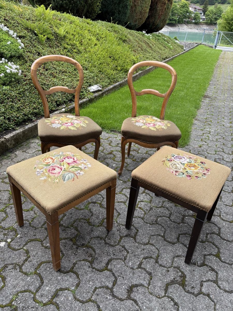Stühle: Holzstühle mit Blumenmuster + Hocker – Gebraucht aus Luzern von ega_ck2n