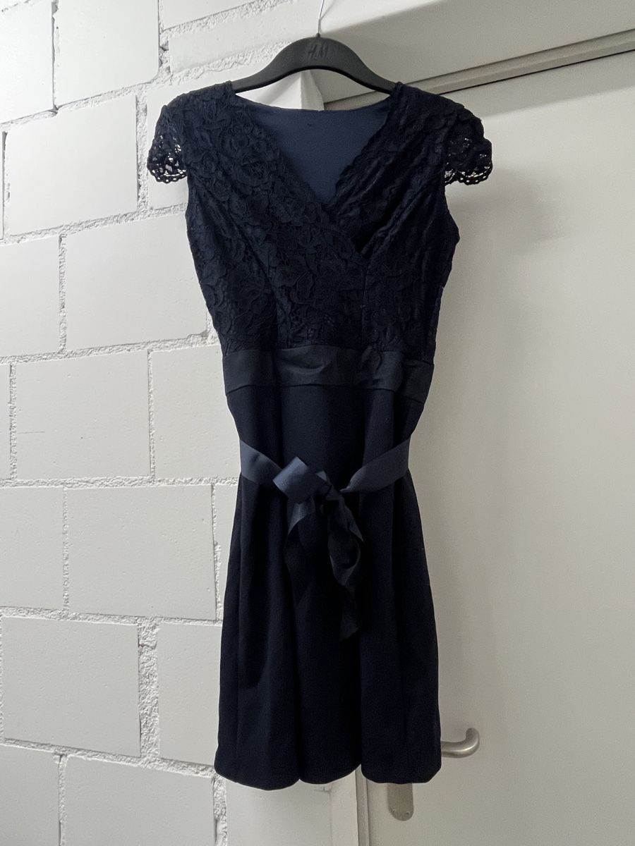 Robes: Dunkelblaues Kleid mit Spitze Gr. 34 – D'occasion à Bad Ragaz par mfp29889