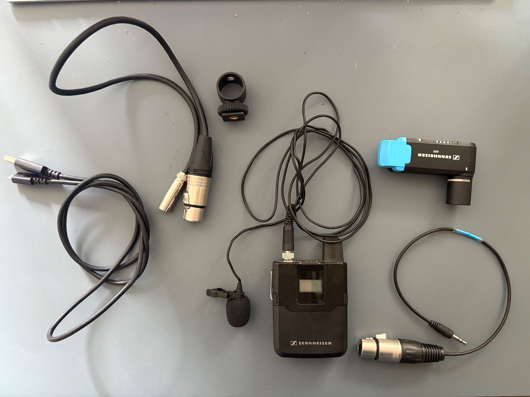 Sennheiser Microphones: SENNHEISER AVX-MKE2 Set: Mic, Sender, Empfänger – D'occasion à Schwändi GL par Lego_und_co
