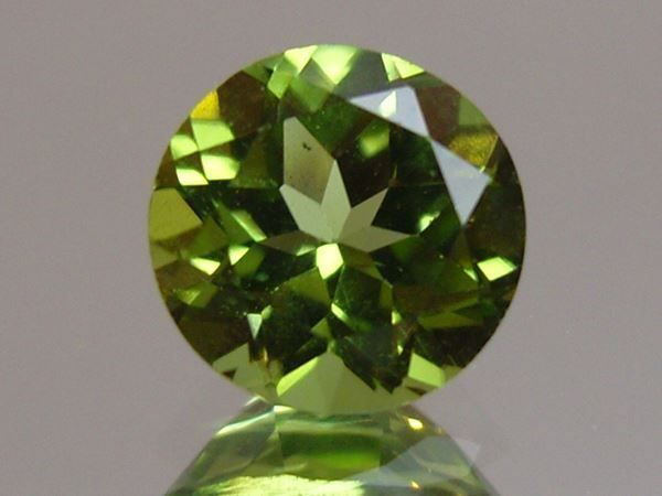 Edelsteine: Péridots AAA rond 5 mm / 0.52 ct pièce – Neu (gemäss Beschreibung) aus La Chaux-de-Fonds von j-aime-les-gemmes