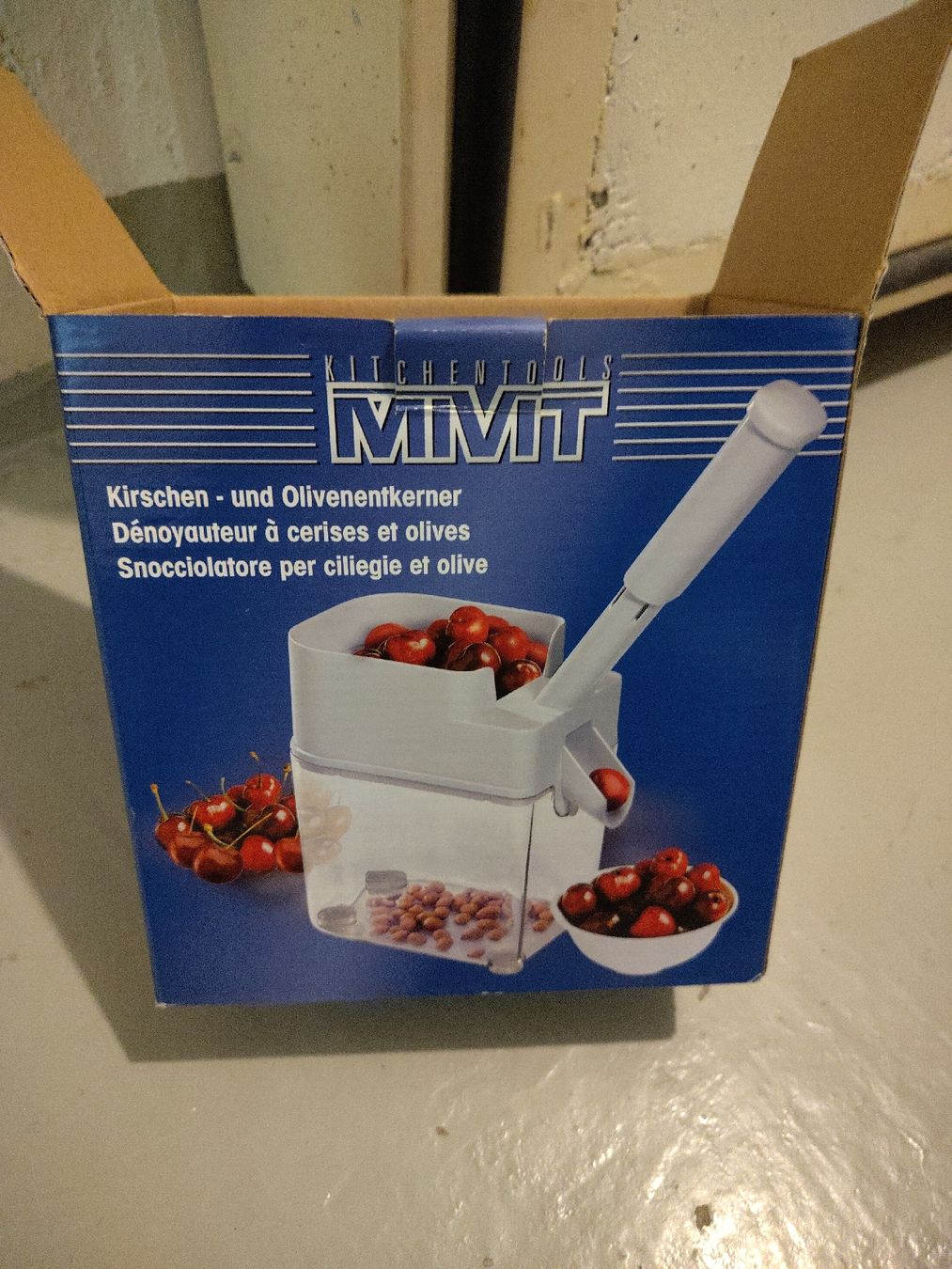 Migros Küchengeräte: Kirschenentkerner – Neu und originalverpackt aus Ettiswil von Adrian_Scheiber