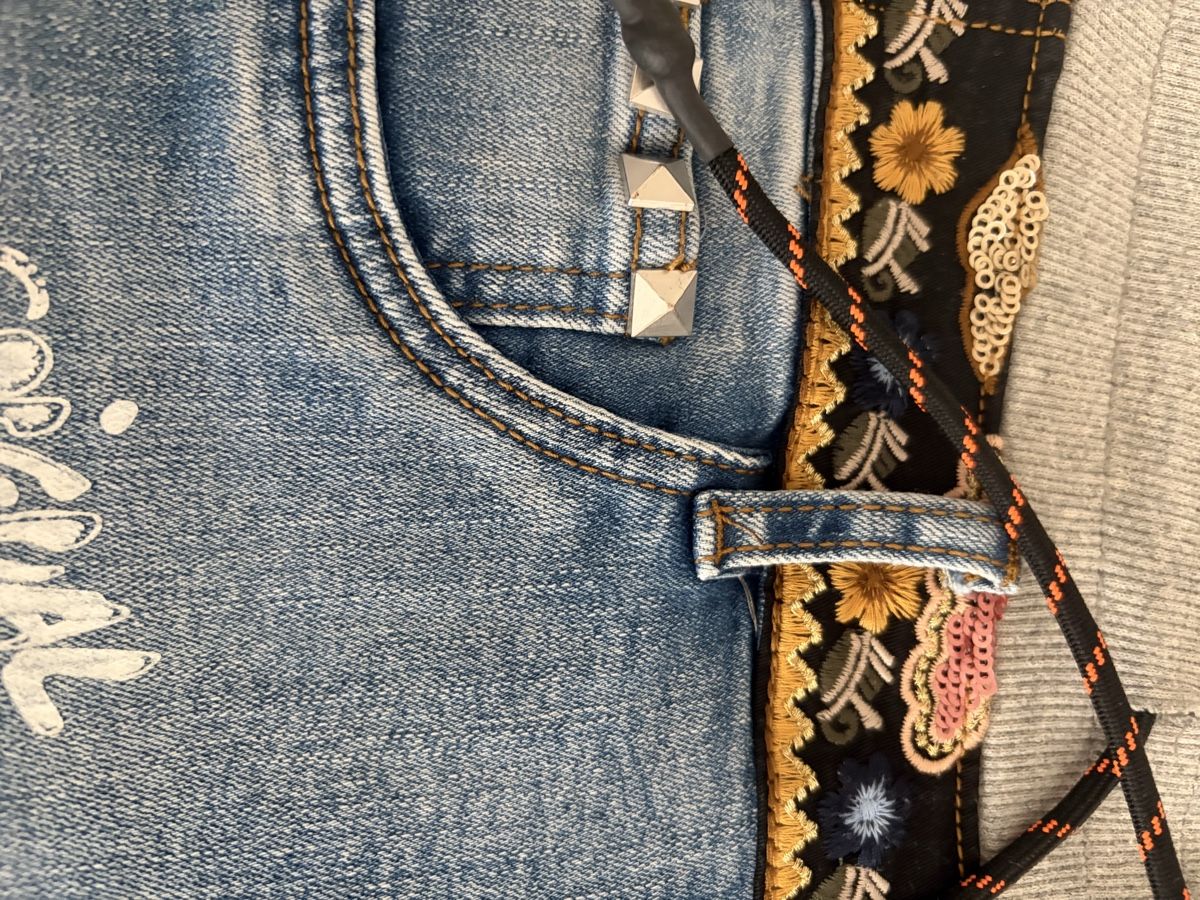 Desigual Jeans: Desigual Disney Jeans – Nuovo (secondo la descrizione) da Lyss venduto da DeaDiLuna 7
