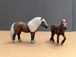 Schleich Schwarzwälder Stute und Jährling Pferd Fohlen
