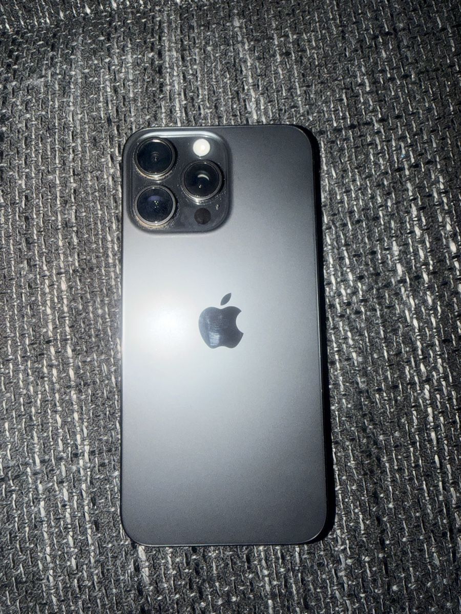Apple Portables: vendo iPhone 15 pro max 256 gb  – D'occasion à Cadenazzo par mic_hxb7