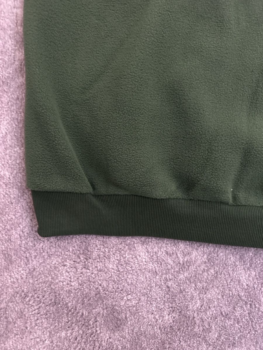 Maglioni & Felpe: Warmer Fleece Pullover mit LA Stickerei, Grösse L – Nuovo (secondo la descrizione) da Solothurn venduto da Ib1a 3