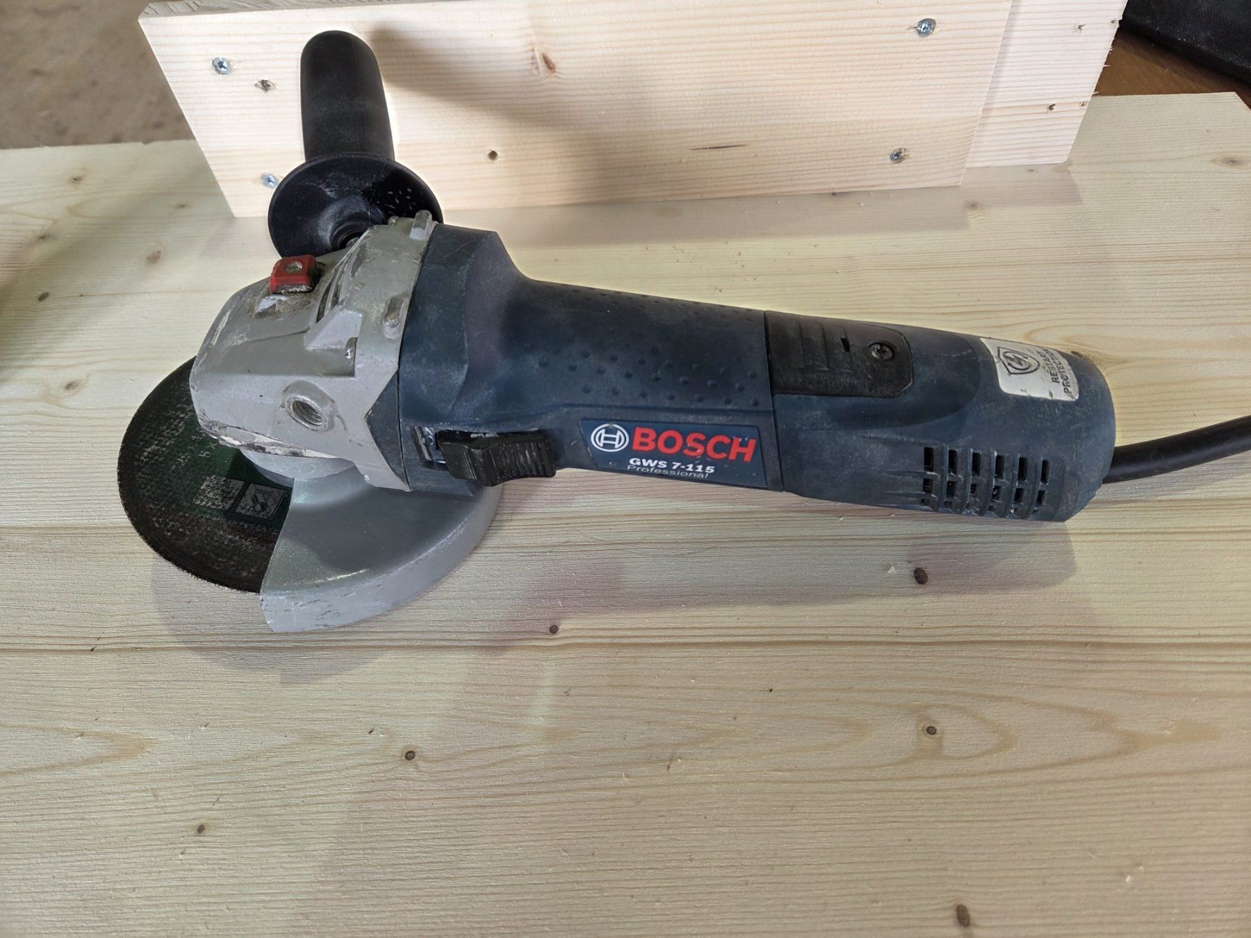 Bosch Tutti gli attrezzi: Bosch GWS 7-115 Winkelschleifer – Usato da Wetzikon ZH venduto da Nikodemus9