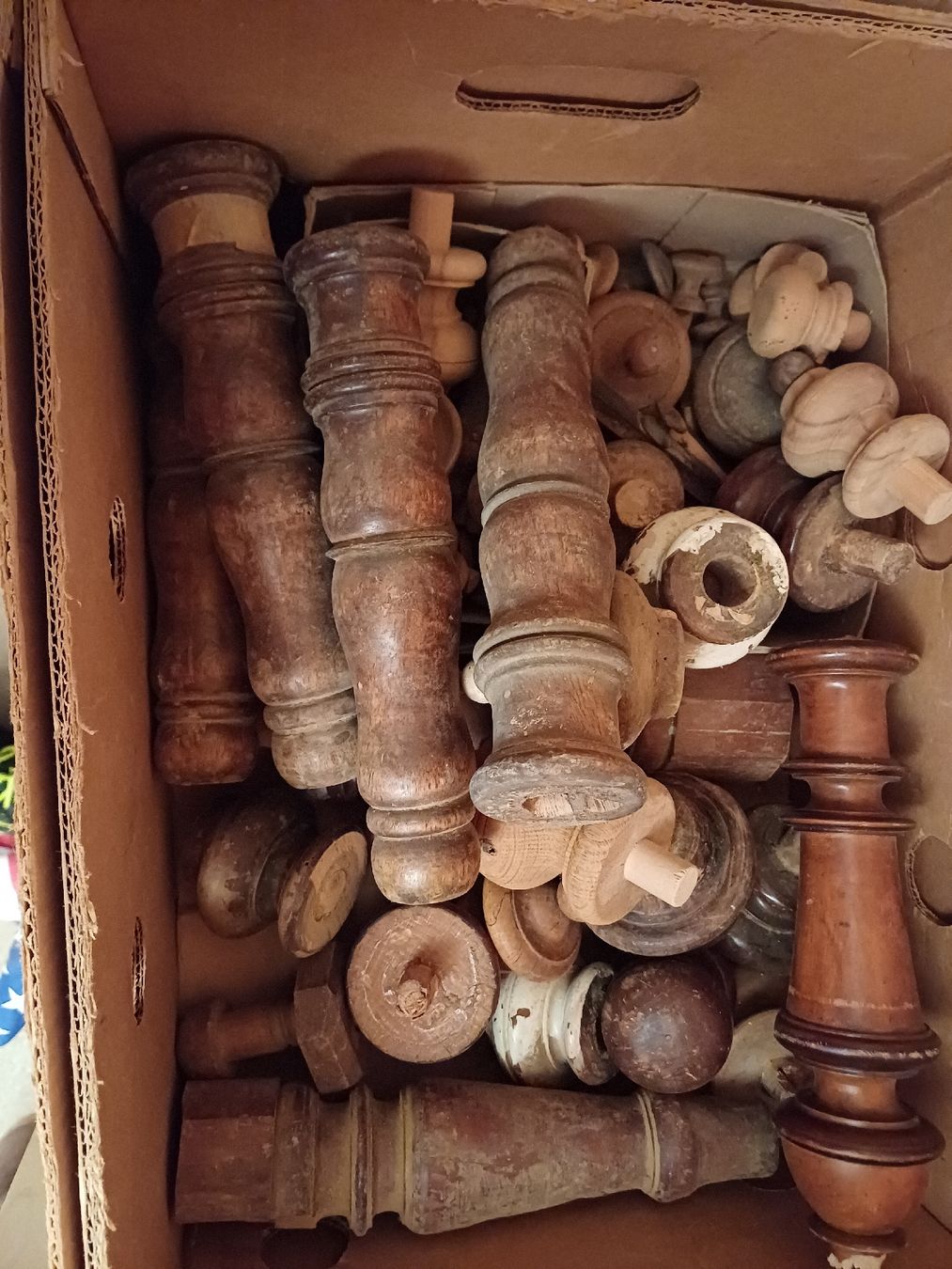 Articoli in legno: Gedrechselte Teile aus Holz – Usato da Embrach venduto da Olympia52 1