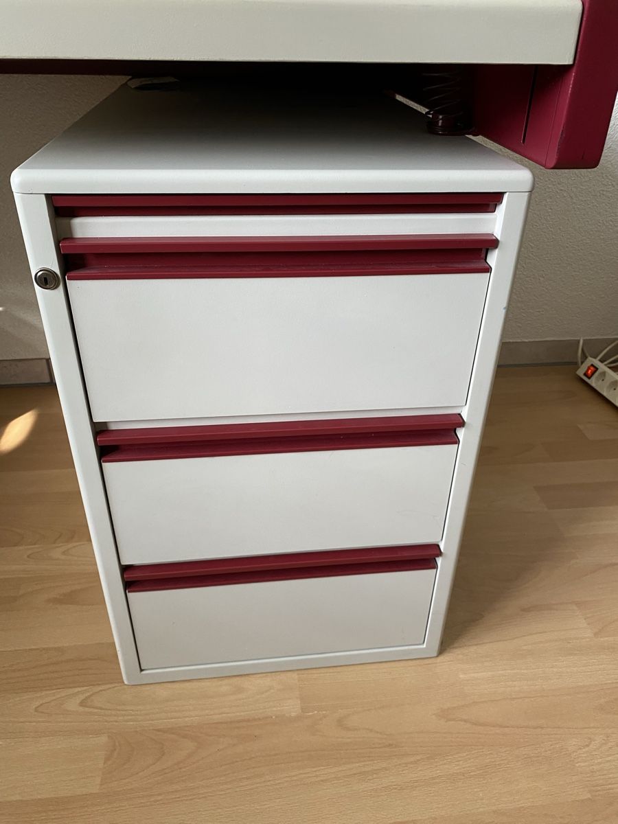Schreibtische: Schreibtisch 1.60m mit 2 Rollcontainern – Gebraucht aus Ziefen von IResi65 2