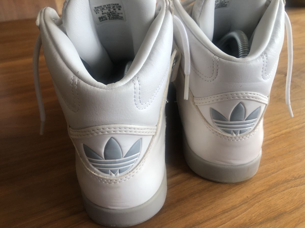 Adidas Scarpe da uomo: Men Adidas sneakers size 41 – Usato da Freienwil venduto da Nompumelelo 3
