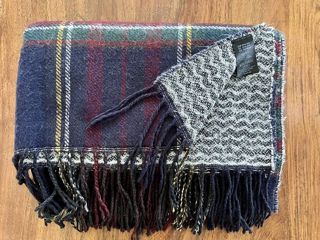 Foulards, Tücher & Schals: Schal mit 2 Motiven – Gebraucht aus Zürich von pas_y6lb 1