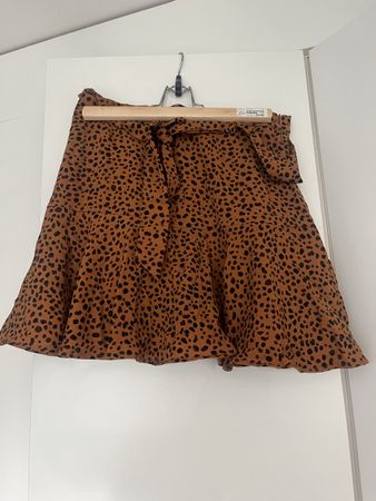 Stradivarius Rock, Grösse M, Herbst Look mit Tiermuster