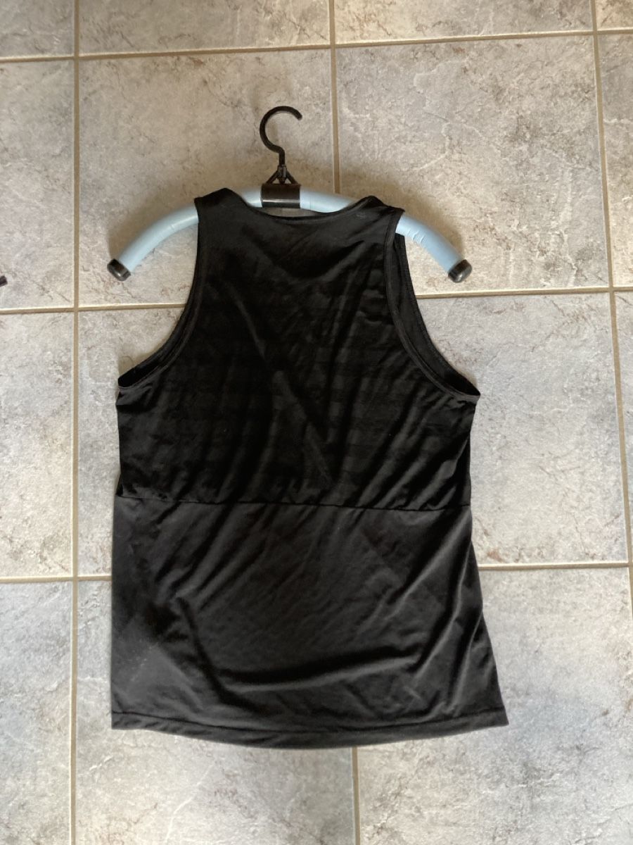 Top: Nike Top – Usato da Rheinsulz venduto da schlumpfine_1 1