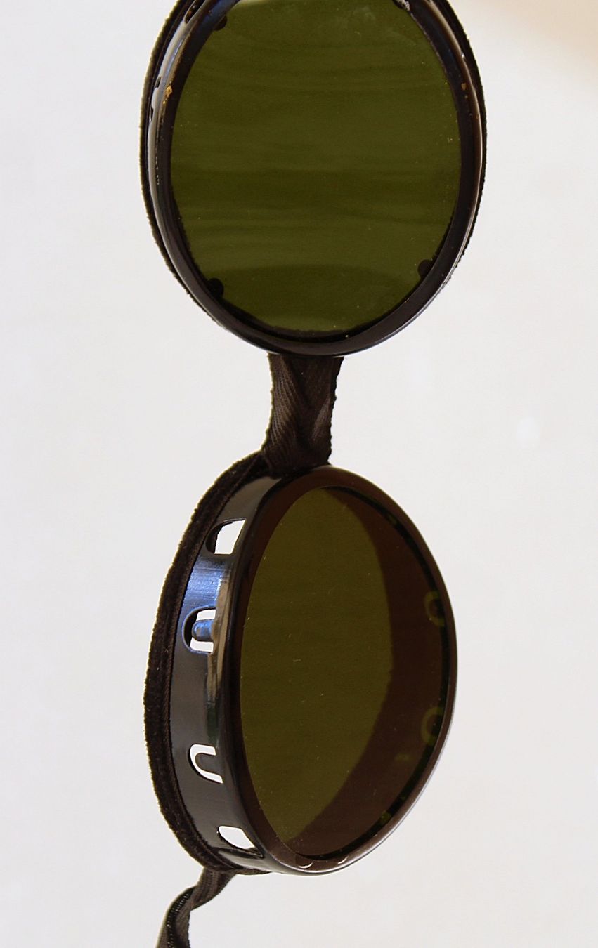Schweizer Armee Uniformen: Schweizer Armee Gletscherbrille FAEC Chiasso mit Dose – Gebraucht aus Zürich von Auctionata 3