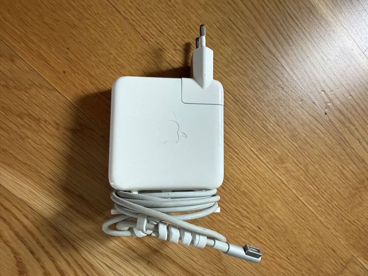 Apple Ladegeräte: Ladegerät für MacBook – Gebraucht aus Niederrohrdorf von jew_vd6j 1