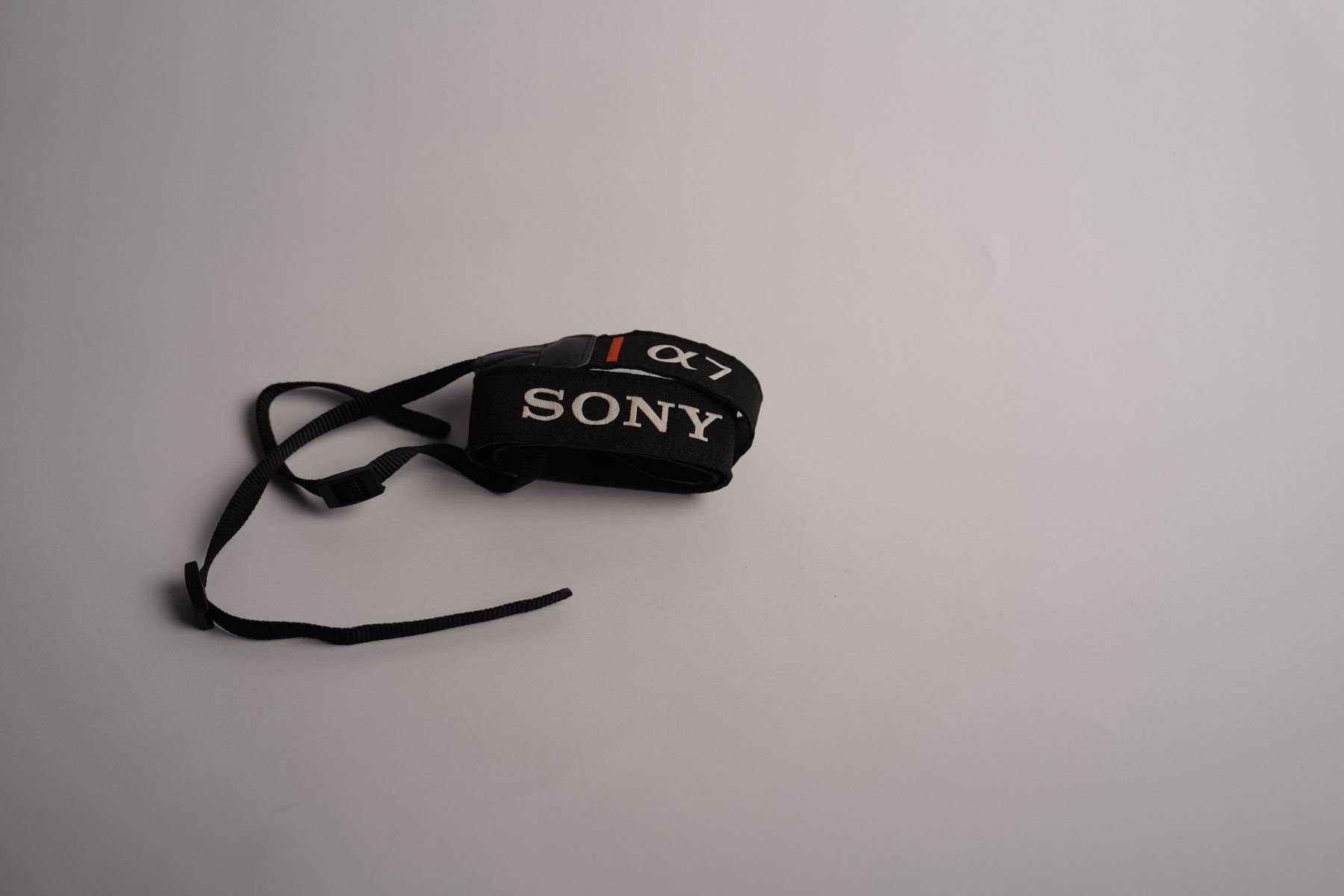 Sonstiges Zubehör: Kameragurt Sony Alpha 7 III – Gebraucht aus Basel von san_w87x