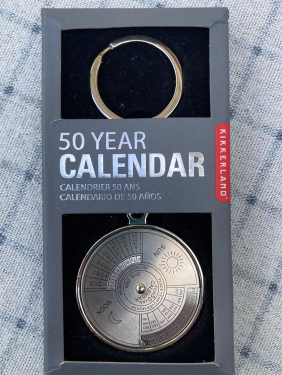 Schlüsselanhänger 50 year Calendar Kikkerland Kaufen auf Ricardo