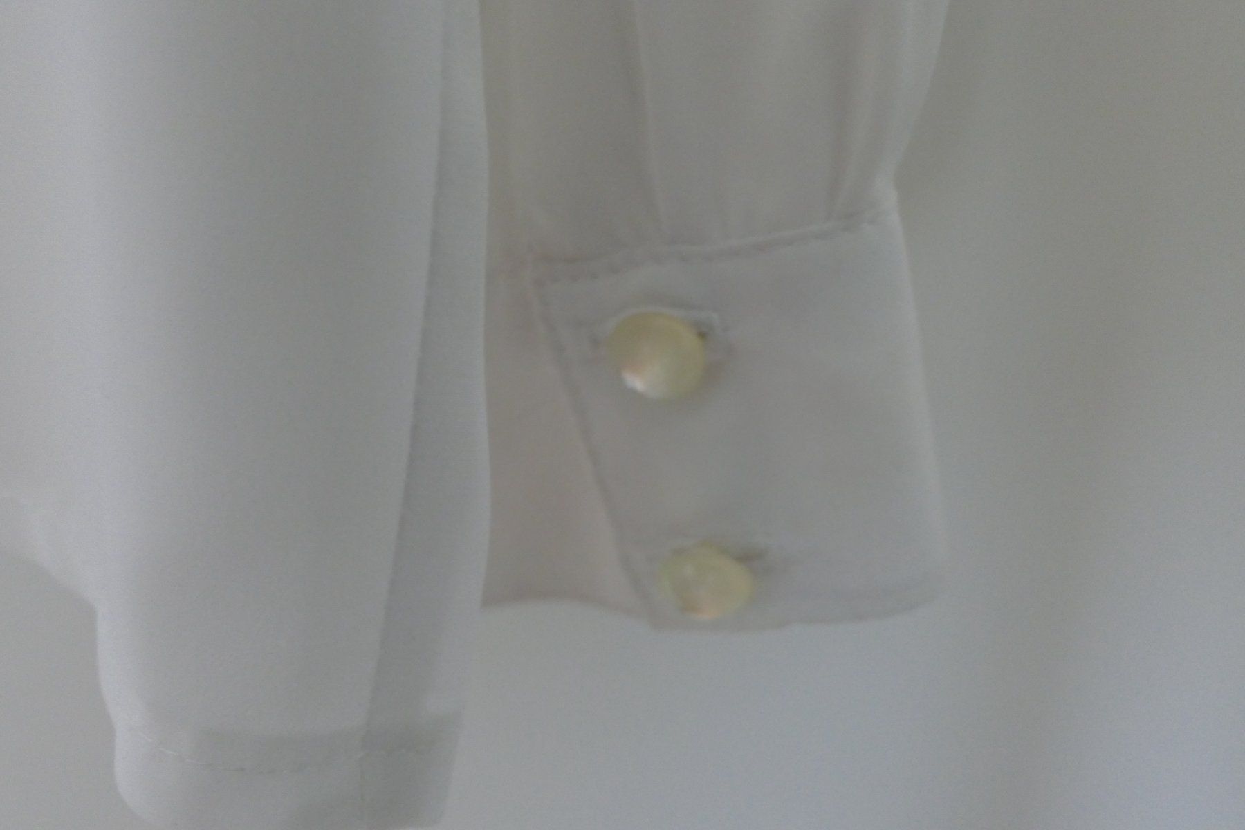 Blusen: Damen Bluse Weiss Grösse 38 mit Perlenknöpfen – Gebraucht aus ESCHENBACH SG von MAKULU04 5