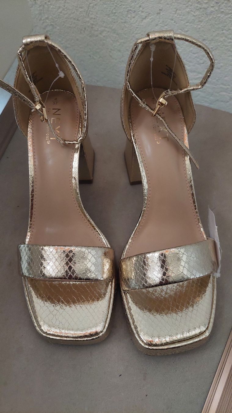 Next Scarpe da uomo: Gold AbsatzSchuhe/gr.37,NEU – Nuovo e nell'imballaggio originale da Basel venduto da O-MEGA 7