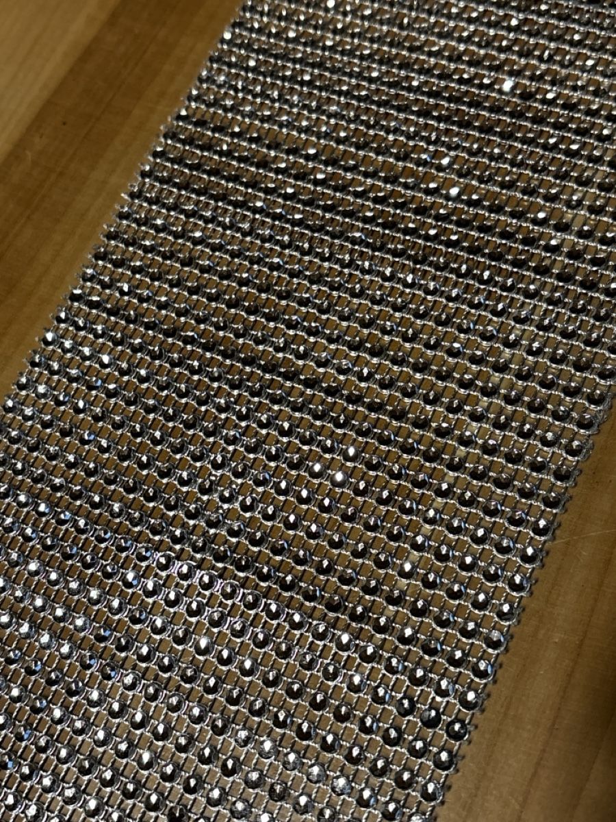 Tessuti: Band mit Strass optik 280 cm lang – Nuovo (secondo la descrizione) da Rümlang venduto da SchumBru10
