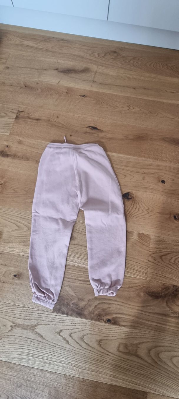 Lotti & Set di vestiti: 3er-Set: Mädchen-Trainerhosen Grösse 122 – Usato da Lachen SZ venduto da allesweg78 3