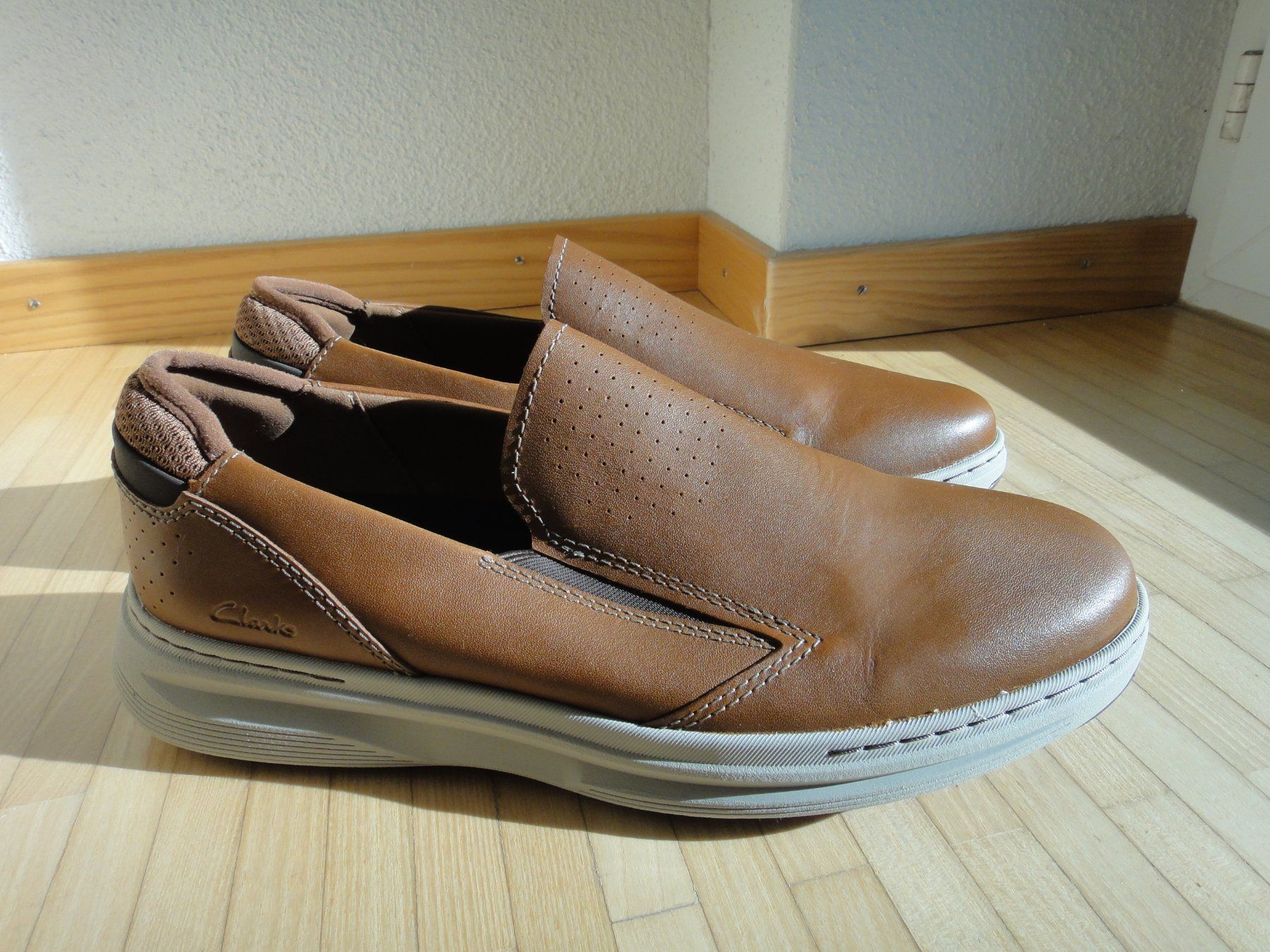 Clarks Scarpe da uomo: Clarks Slipper Craftwall braun Grösse 43 – Nuovo (secondo la descrizione) da Winterthur venduto da LemonTree5