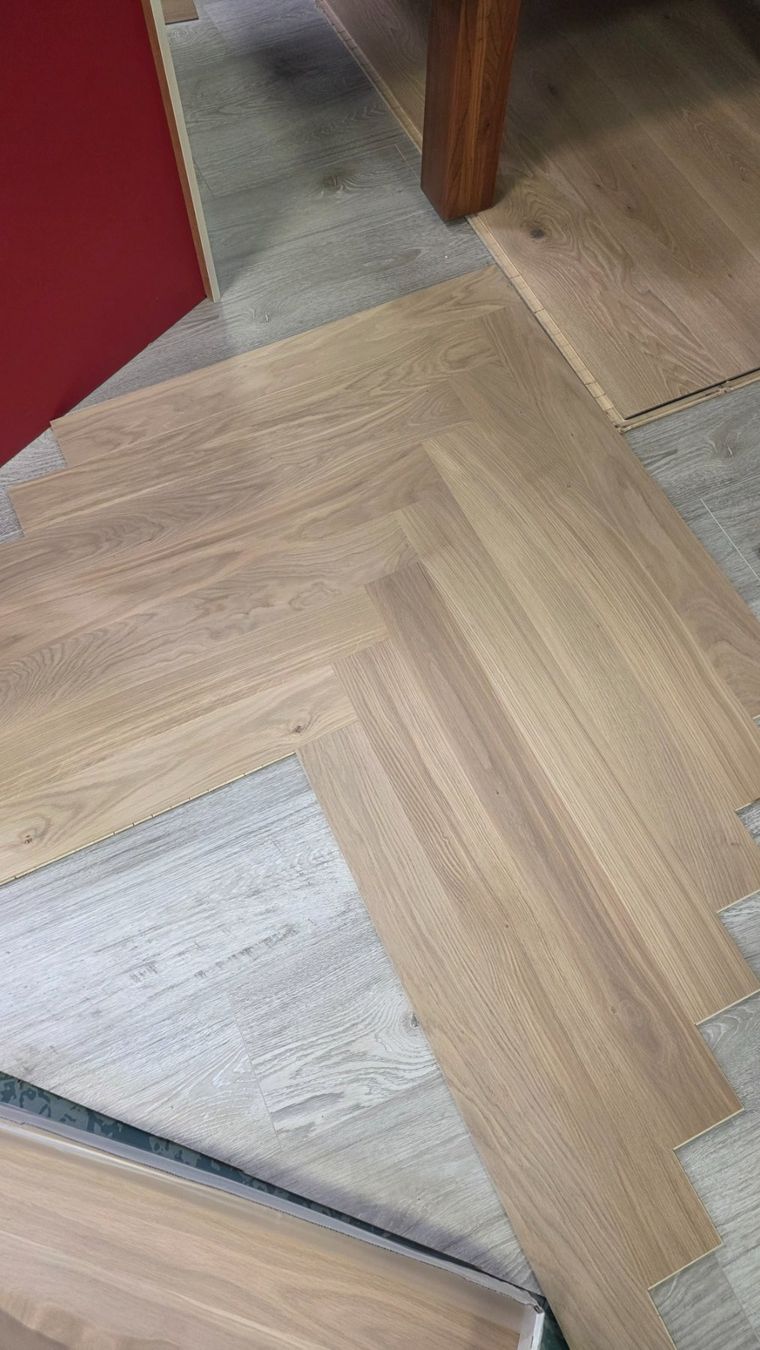 Holzartikel: Fischgrät Parkett 100 Pack / 166 m2 Fr. 8950.00 – Neu und originalverpackt aus Rothrist von swiss-laminat 1