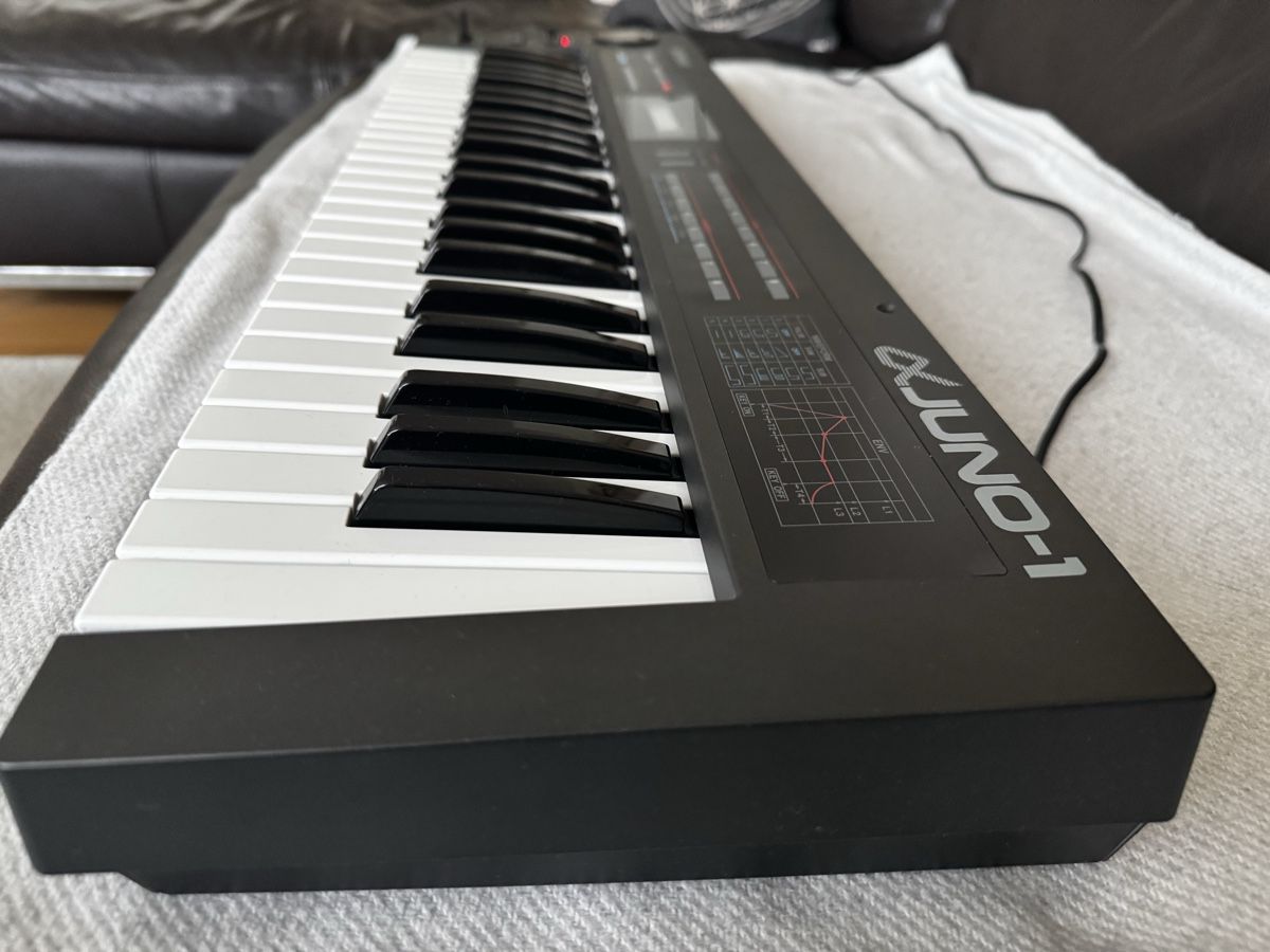 Roland Strumenti musicali: Roland Alpha Juno 1 - Synthesizer – Usato da Zürich venduto da 1cut2 2