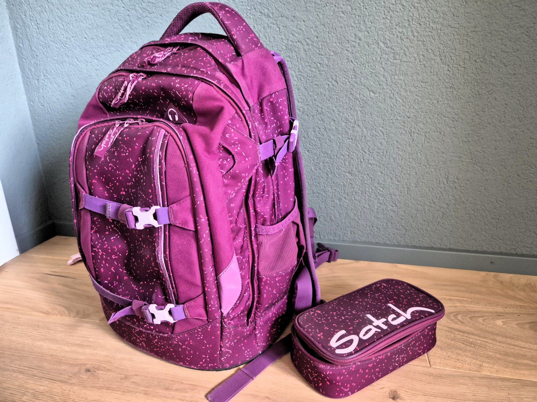 Satch Kindertaschen: Satch Schulrucksack lila mit Etui – Gebraucht aus Aarburg von Wobbler20