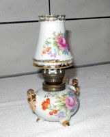Porzellan, miniatur Petrollampe, handmade, bemalt, 16cm hoch