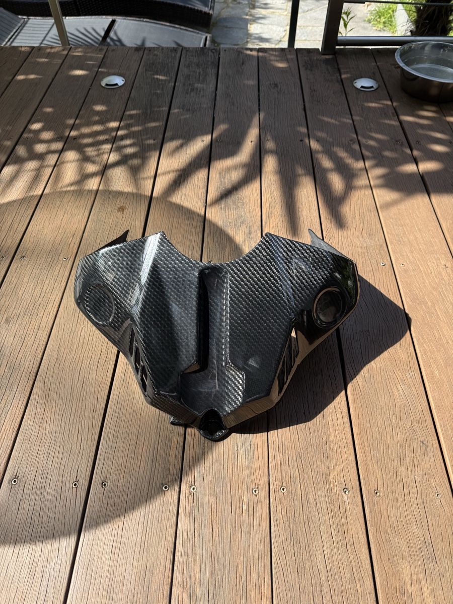 Yamaha Tutti i ricambio per moto: Yamaha r1 Tank abdeckung  – Usato da Münchenstein venduto da ajestkarim
