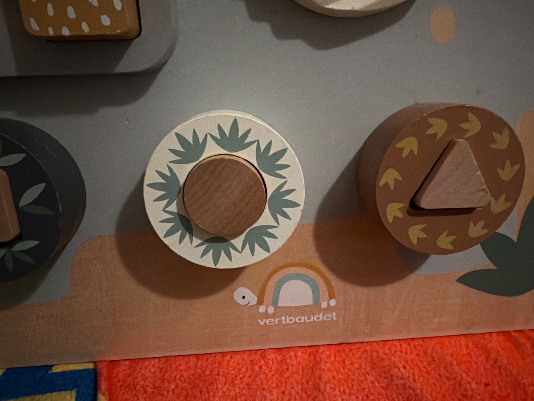 Giocattoli: Vertbaudet Montessori Spieltafel – Usato da Zürich venduto da pat_ql5b 1