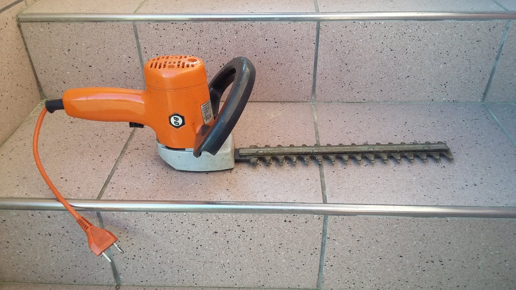 Alle Maschinen: Heckenschere Black & Decker Black+Decker D450H6  220V Leicht – Gebraucht aus Dulliken von mopar030