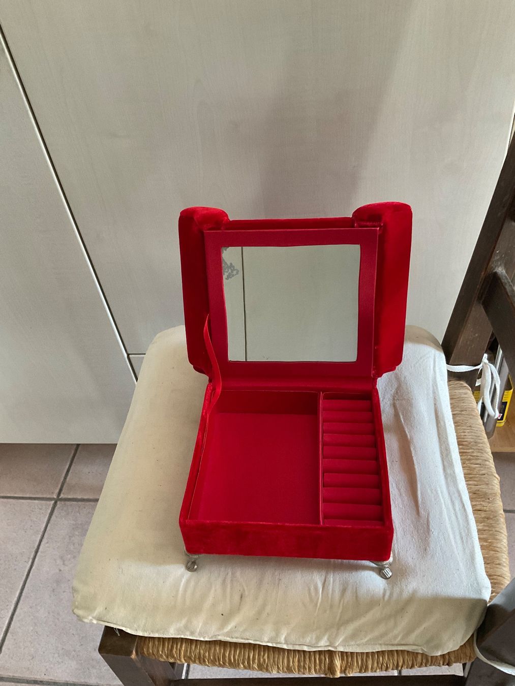 Coffrets à bijoux: Schmuckkasten , rot Samt – D'occasion à Bern par jas_8tz2 1