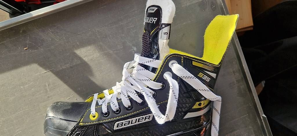 Pattini da ghiaccio: Eishockey Schlittschuhe  – Usato da Wiesendangen venduto da Dreiergespann