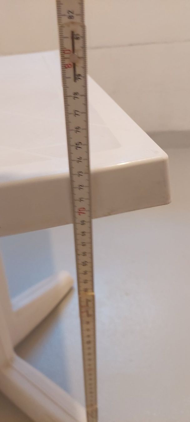 Tavoli: Gartentisch weiss 73cm hoch 69x69cm breit – Usato da Rotkreuz venduto da Dabmu 1
